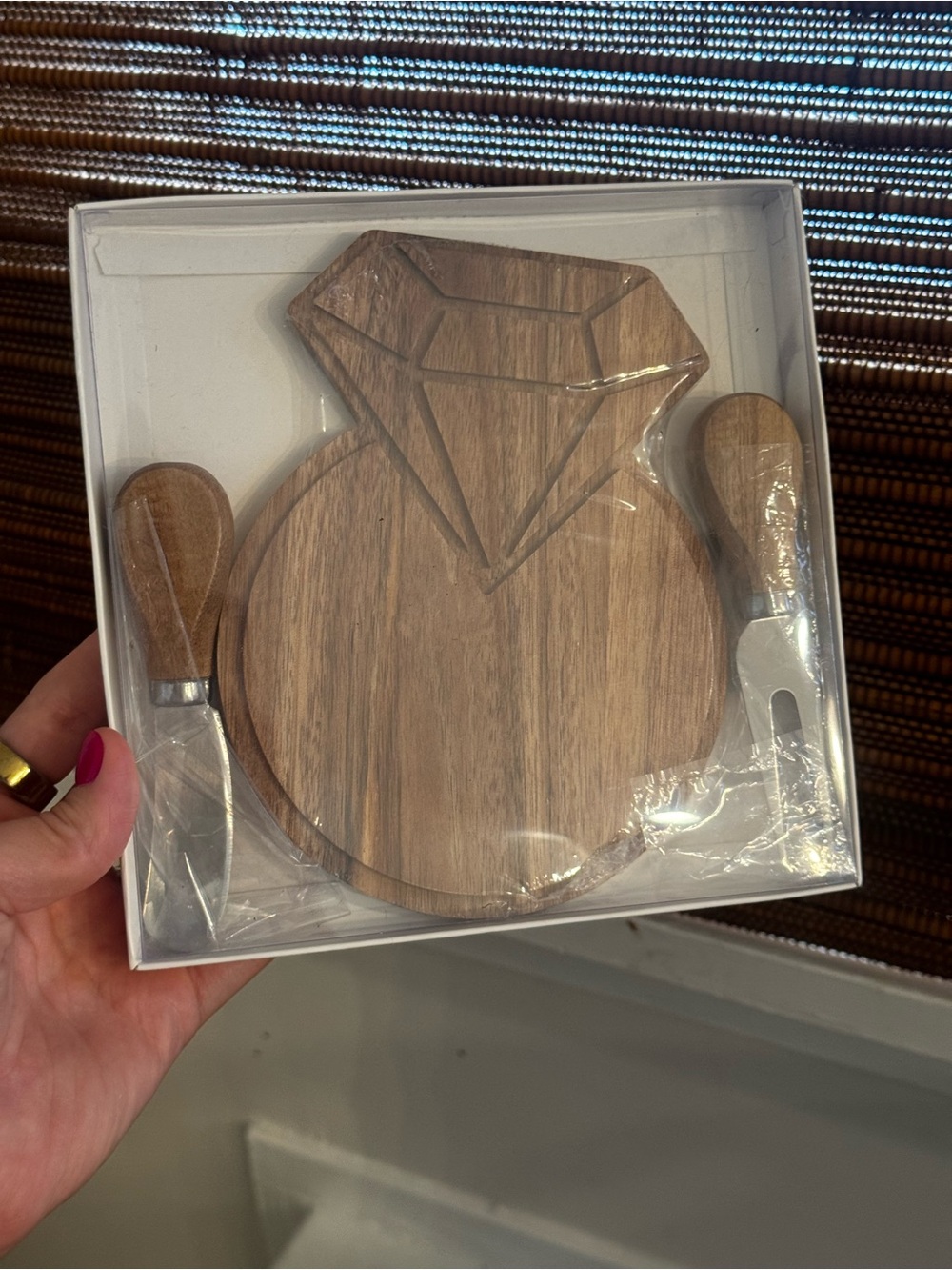 Diamond Ring Shaped wood Cheese Board Set with Cutters